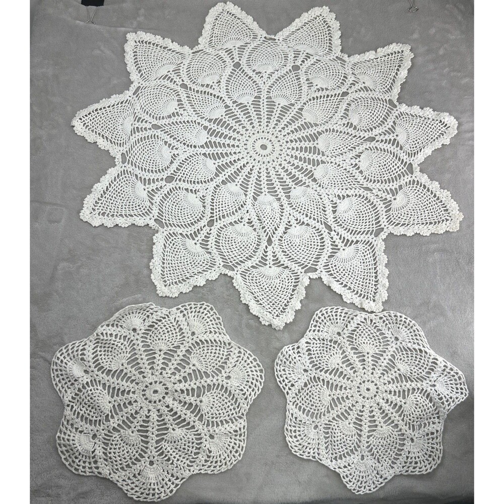 Vtg Handmade Crochet Doily Set Pineapple Lace Table Topper Cover Beige Cottage